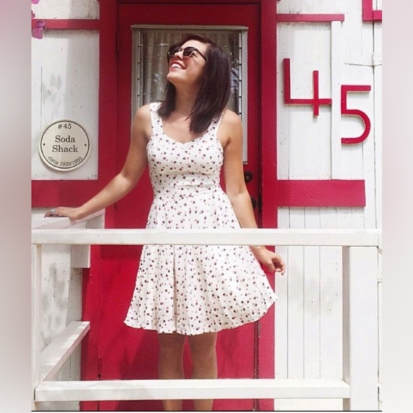 LC Lauren Conrad Dresses & Skirts - Lauren Conrad LC Minnie Mouse Disney Dress with open back Retro Size 6